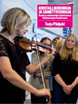 Kristallikruunuja ja samettiverhoja